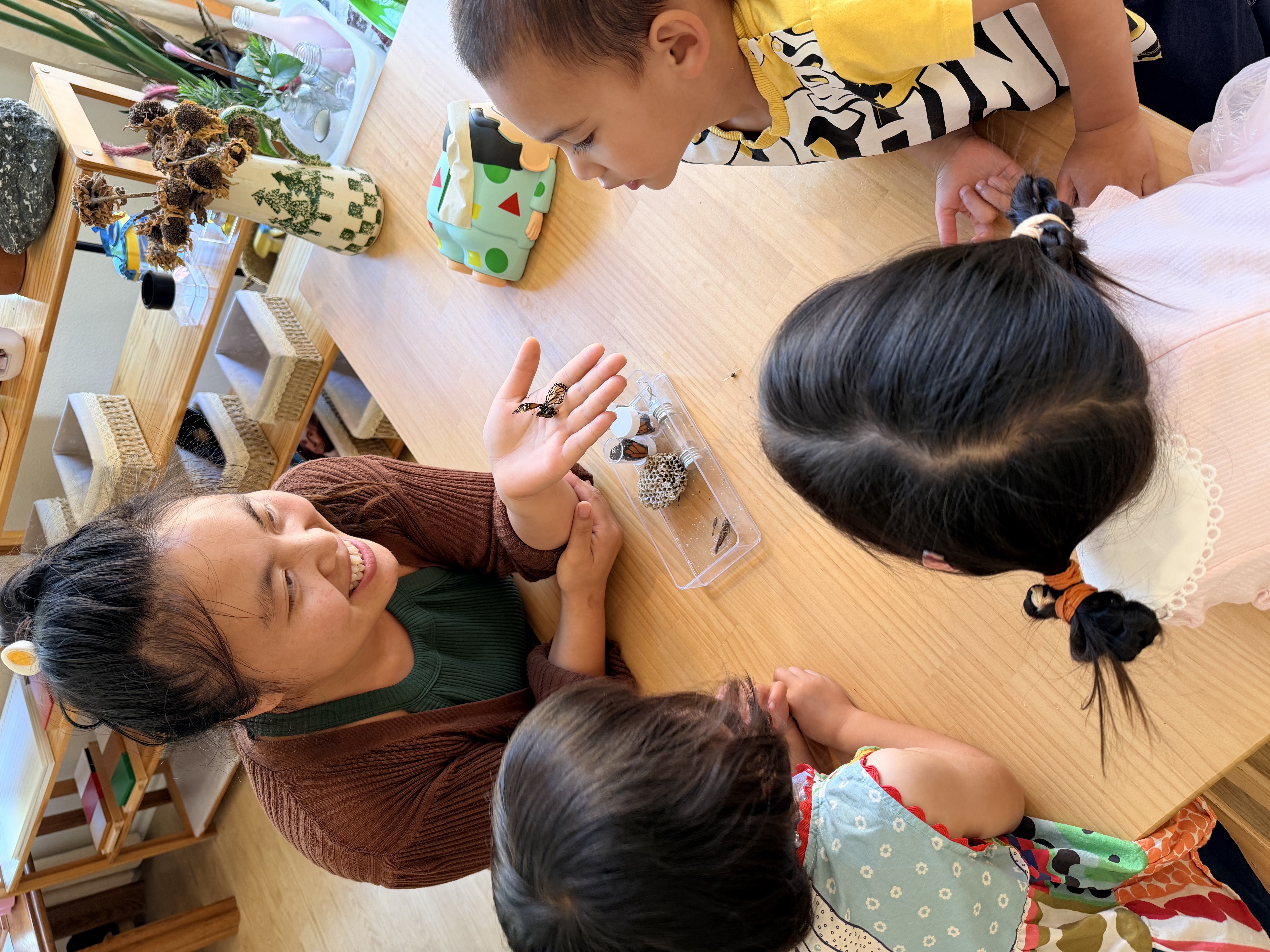 Primary children collaborating in the classroom